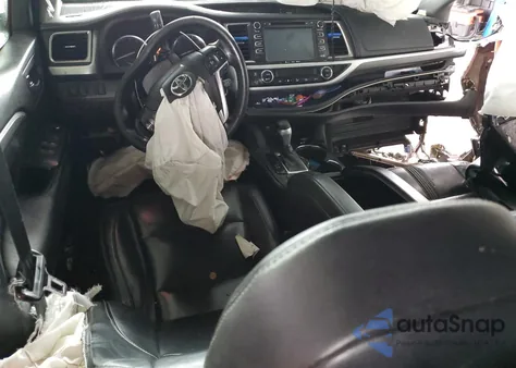 2018 Toyota Highlander Se z USA, uszkodzony, nr VIN 5TDJZRFH3JS848402